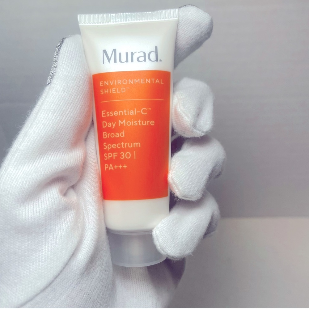 BNIB MURAD ENVIRONMENTAL SHIELD ESSENTIAL-C DAY MOISTURE SPF 30 .8 FL oz. $FIRM - Picture 1 of 6